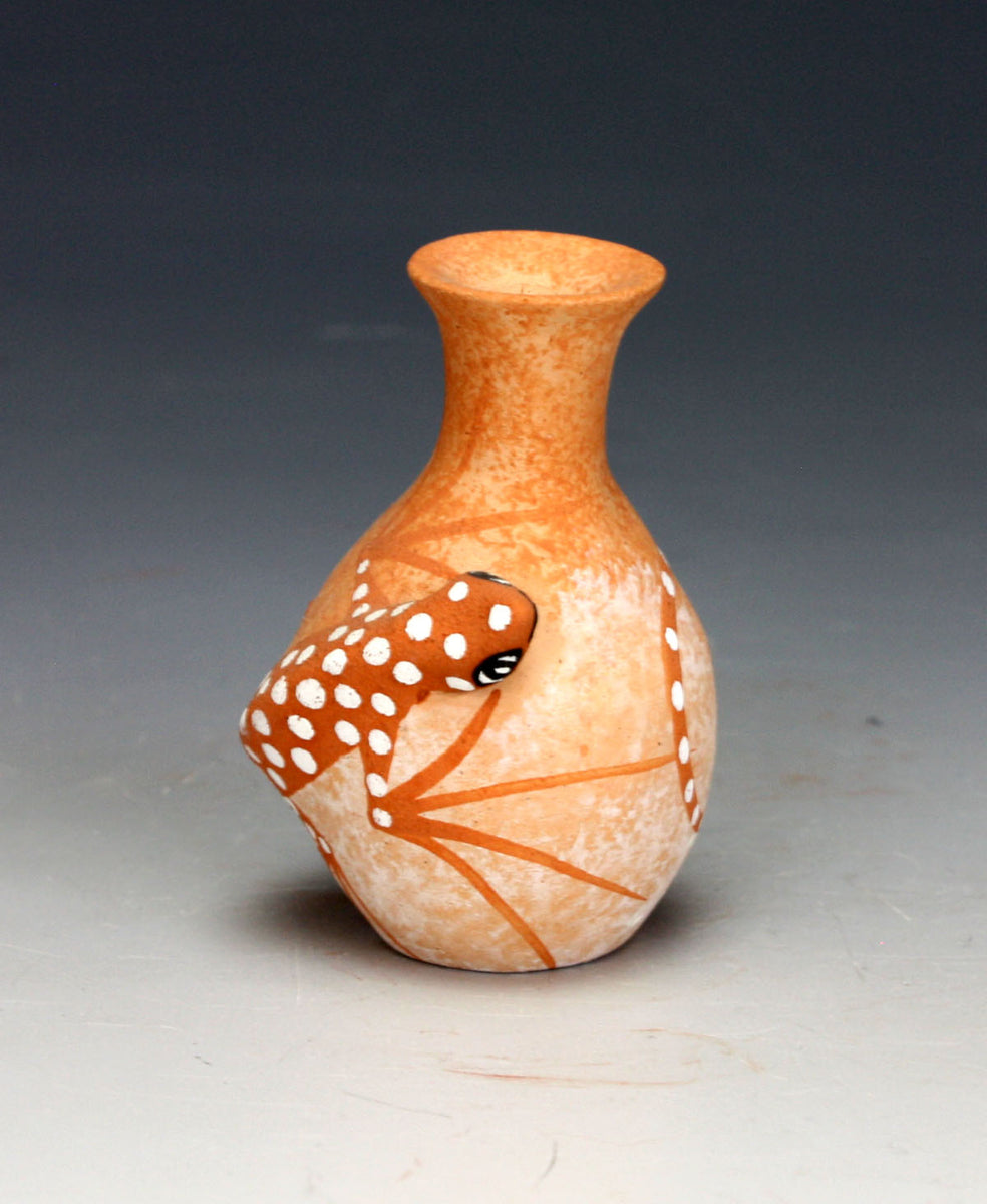 Native American Pueblo Pottery - C & D Gifts Native American Art