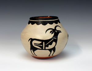 Kewa - Santo Domingo Pueblo American Indian Pottery Hunter Jar - Robert Tenorio