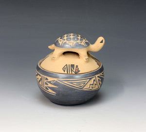 Jemez Pueblo American Indian Pottery Turtle Lidded Jar - Georgia Vigil