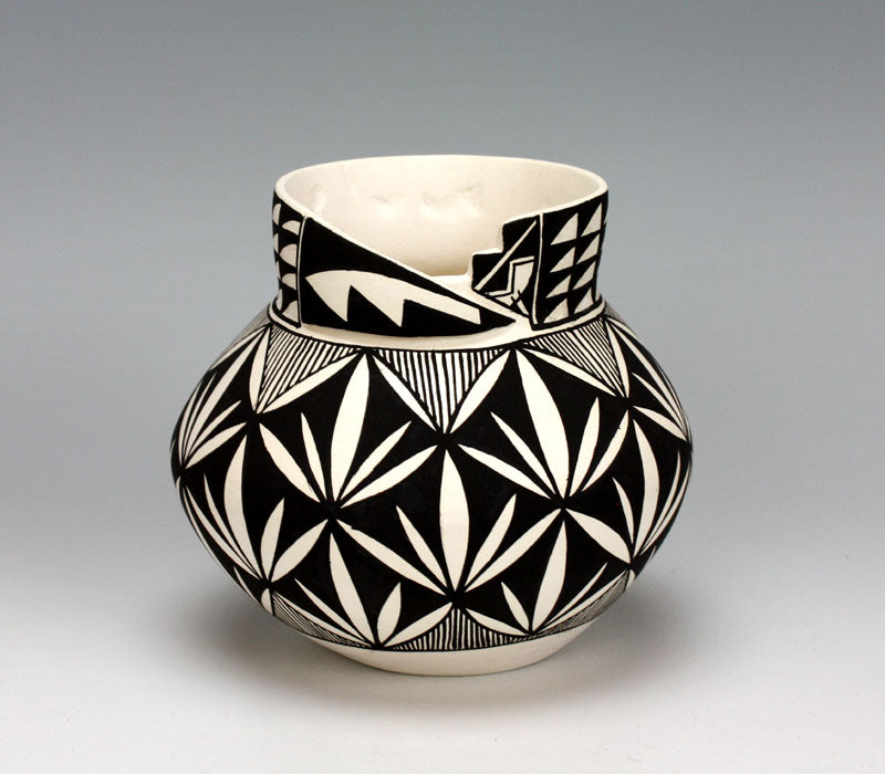 Acoma Pueblo Native American Indian Pottery Yucca Jar - Patrick Rustin Jr.