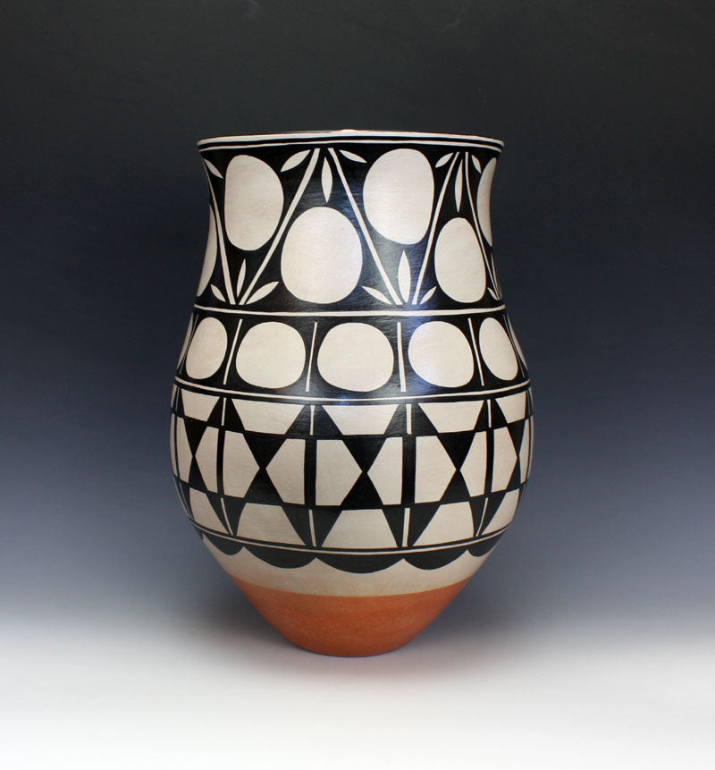 Native American Pueblo Pottery - C & D Gifts Native American Art, LLC Kewa  Pueblo American Indian Pottery LARGE Jar - Vidal Aguilar – C & D Gifts Native  American Art