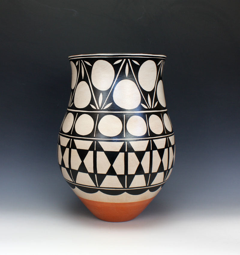 Kewa - Santo Domingo Pueblo American Indian Pottery LARGE Jar #2 - Vidal Aguilar