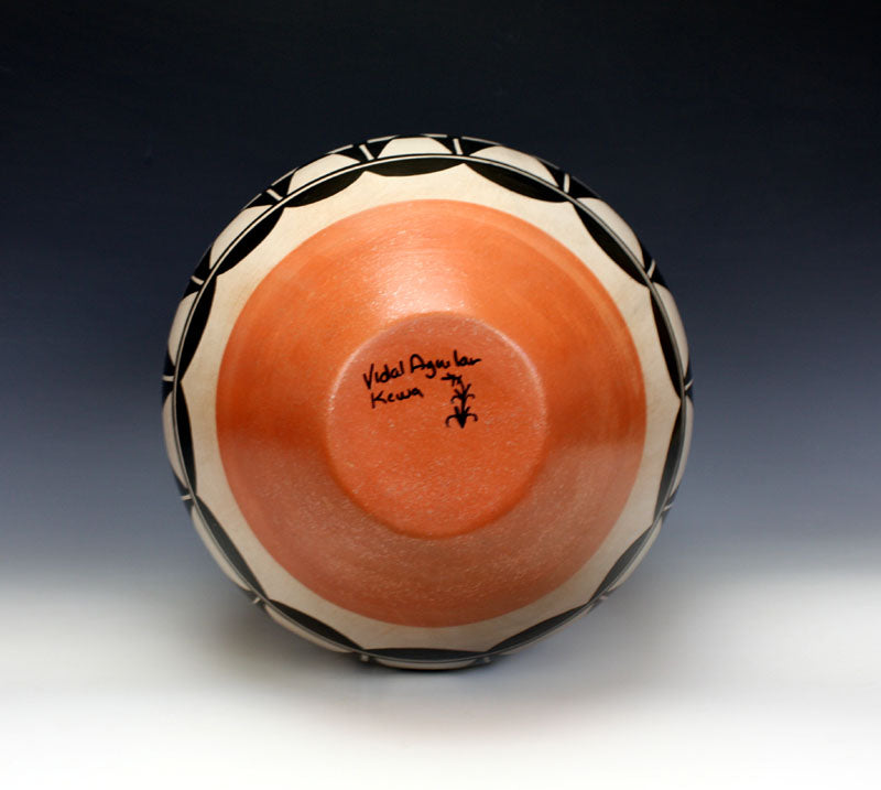 Kewa - Santo Domingo Pueblo American Indian Pottery LARGE Jar #2 - Vidal Aguilar